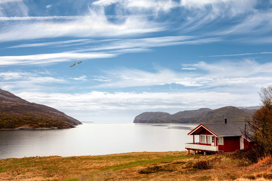 Einsames Ferienhaus an einem wundersch&ouml;nen Fjord in Norwegen