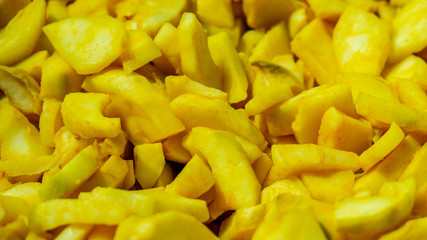 Sliced raw mangoes