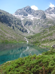 Naklejka na ściany i meble mountain lake in the Pyrenees