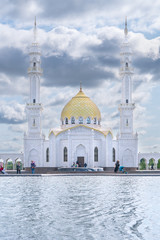 Fototapeta na wymiar The White mosque in Bulgar Tatarstan