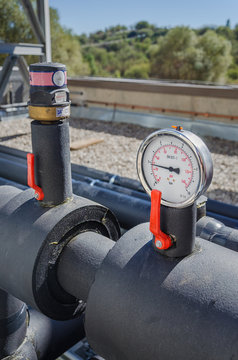 Manometers, valves and pipes with closed cell foam insulation