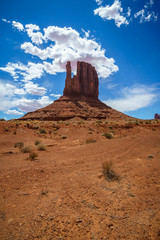 hiking the wildcat trail in the monument valley, usa