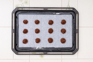 自宅でお菓子作り　ガナッシュクッキーを作る工程　4-絞り袋でクッキー生地を絞り出す
