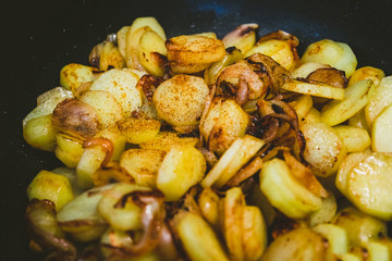 Fried potatoes with onions and garlic