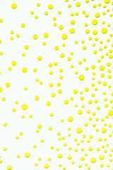 Fond avec motif points grossissant jaune fluo sur fond blanc