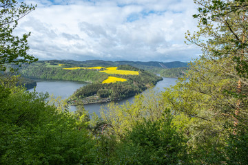Panoramablick vom Mooshäuschen bei Wilhelmsdorf auf Neudenberga im Thüringer Schiefergebirge