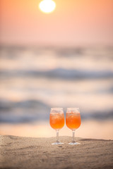 砂浜とグラス