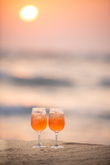 砂浜とグラス