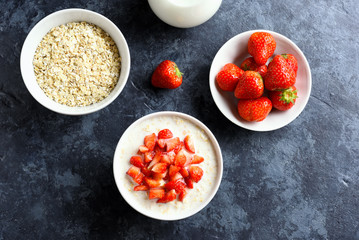 Oats porridge with strawberry