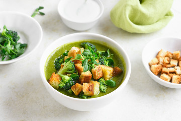 Healthy broccoli green pea soup