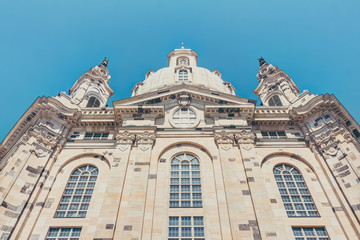 Fototapeta na wymiar Perspektivische Ansicht der Frauenkirche in Dresden