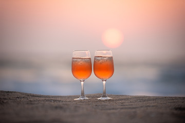 砂浜とグラス