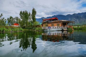 Fototapeta na wymiar House Boat, Dal Lake, Kashmir, India