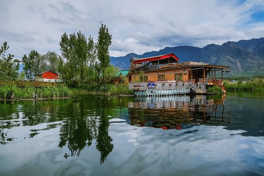 House Boat, Dal Lake, Kashmir, India