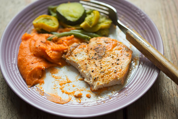 Grilled chicken breast with carrot potato puree, courgette and beans
