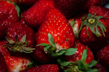 Fresa con un potente color rojo