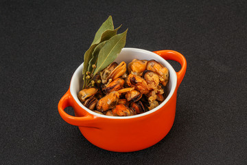 Pickled mussels in the bowl