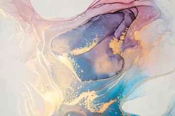 Photo sur Plexiglas Marbre Peinture d& 39 art fluide abstrait de luxe en technique d& 39 encre à alcool, mélange de peintures bleues et violettes. Imitation de pierre de marbre taillée, veines dorées éclatantes. Design tendre et rêveur.