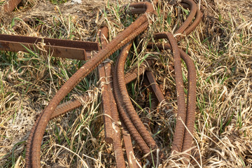 a bunch of old and rusty rebar