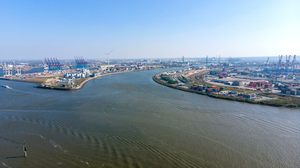 Hafen w&auml;hrend der Corona Pandemie 2020 Wirtschaft Export Import Container Schiffe 