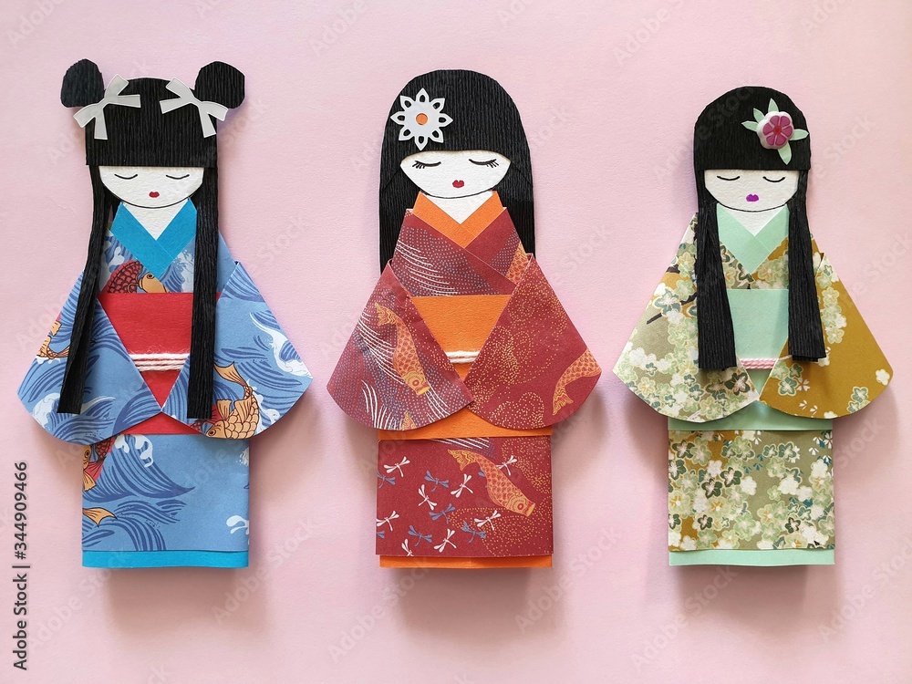 Wall mural Origami, japanese dolls 