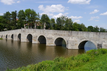 Fototapeta premium Tirschenreuth: Stadtteich mit Fischhofbrücke
