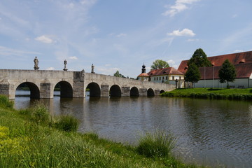 Fototapeta premium Tirschenreuth Stadtteich mit Fischhofbrücke