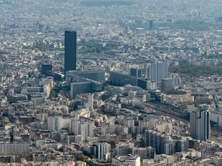 Fototapeta na wymiar vue aérienne de Paris et de la Tour Montparnasse