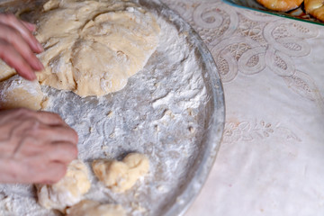 Lubricating the dough for buns before baking