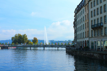 Fototapeta na wymiar View of the lake in Geneva and the fountain. Switzerland