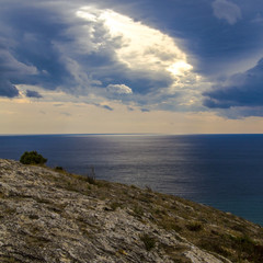 Krym, Morze Czarne, Sudak, krajobraz nadmorski, niebo, chmury.