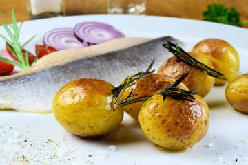 Matjes mit Rosmarinkartoffeln