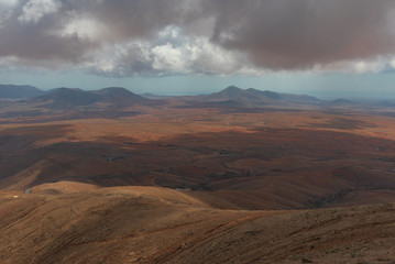 Fototapeta na wymiar desert and mountains of Fuerteventura in Spain