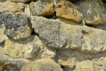 Mur de geosses pierres brutes