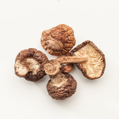 dried small mushrooms
