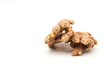 Ingwerwurzel auf weißem Hintergrund