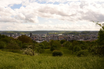 Fototapeta na wymiar panorama de Liège, en campagne 
