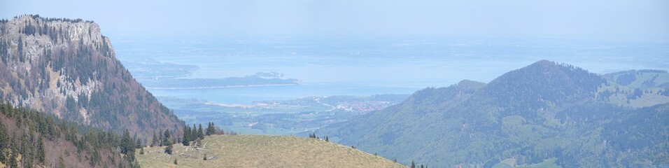 Chiemsee-Panorama vom Zinnenberg