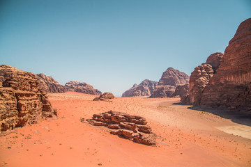 Fototapeta na wymiar red rock desert wadi rum jordan