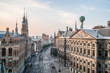Obraz premium rooftop view of streets of amsterdam