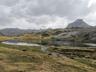 maravilloso lago de montaña