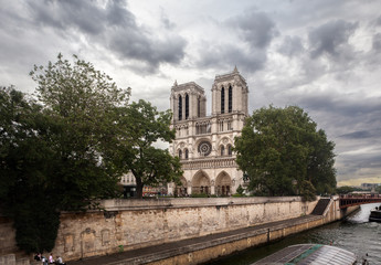 Fototapeta na wymiar notre dame cathedral paris