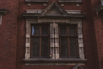Fototapeta na wymiar old windows in old building