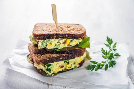 Food: wholemeal sandwich with guacamole