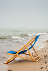 Fototapeta na wymiar Leżak na plaży