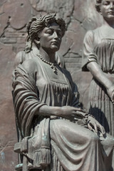 statue