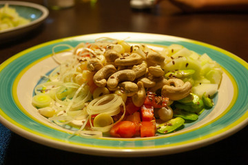 Ensalada vegetariana con frutos secos