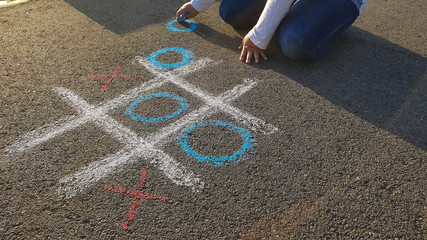 children playing Tic tac toe