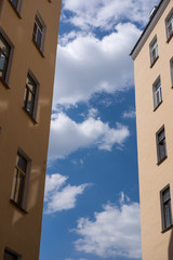 the sky between two houses of the city