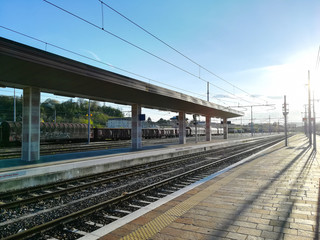 Obraz na płótnie Canvas Train tracks perspective view